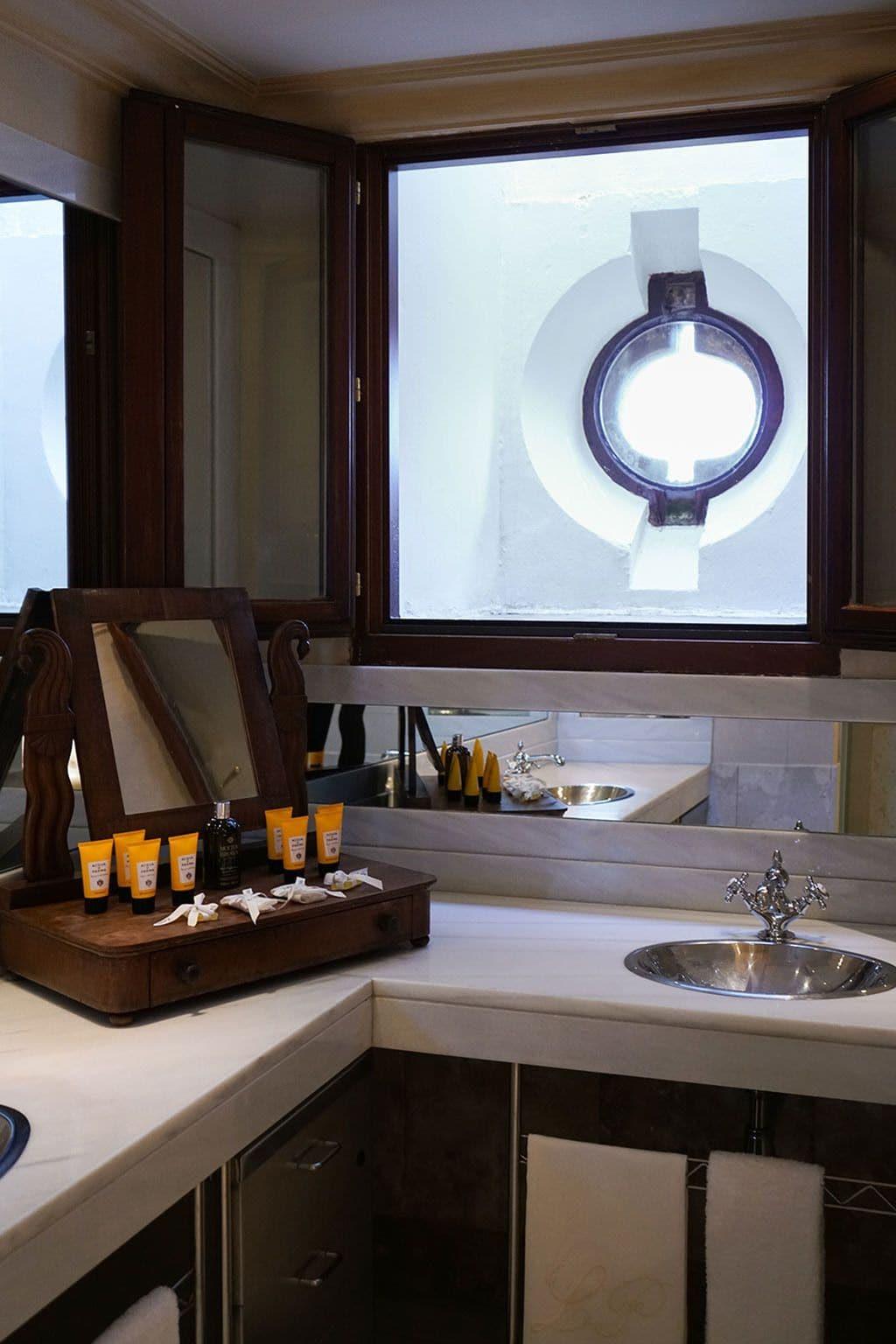 Отель Landa Бургос Экстерьер фото Bathroom amenities