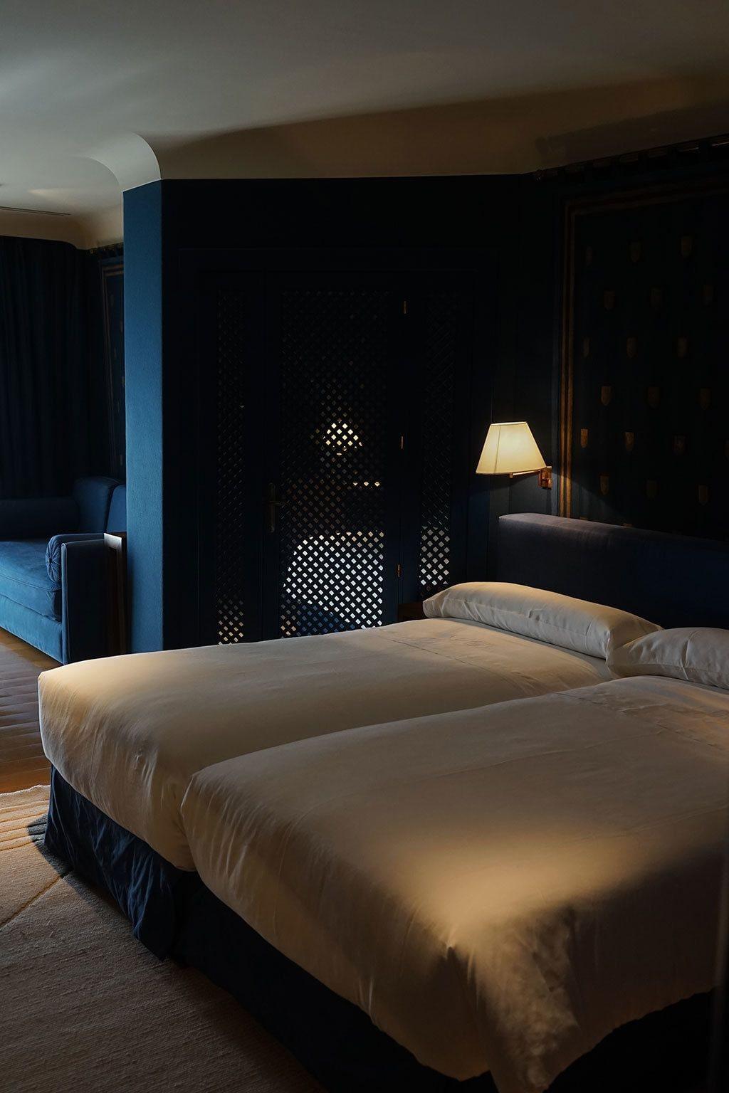 Отель Landa Бургос Экстерьер фото A room at the hotel