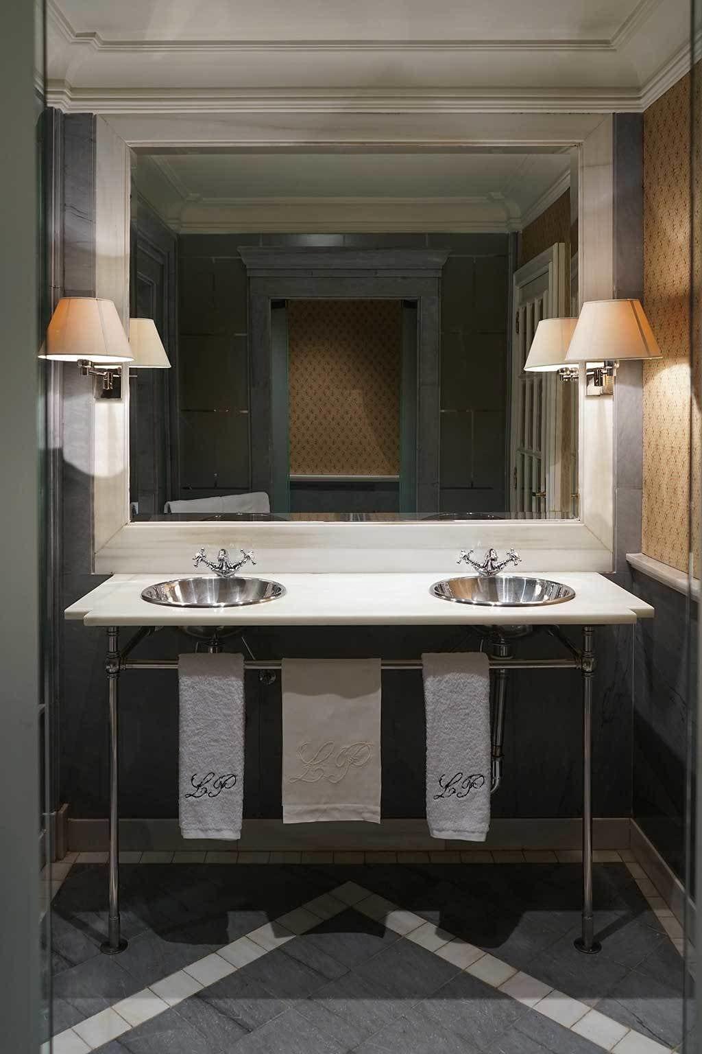 Отель Landa Бургос Экстерьер фото A double sink