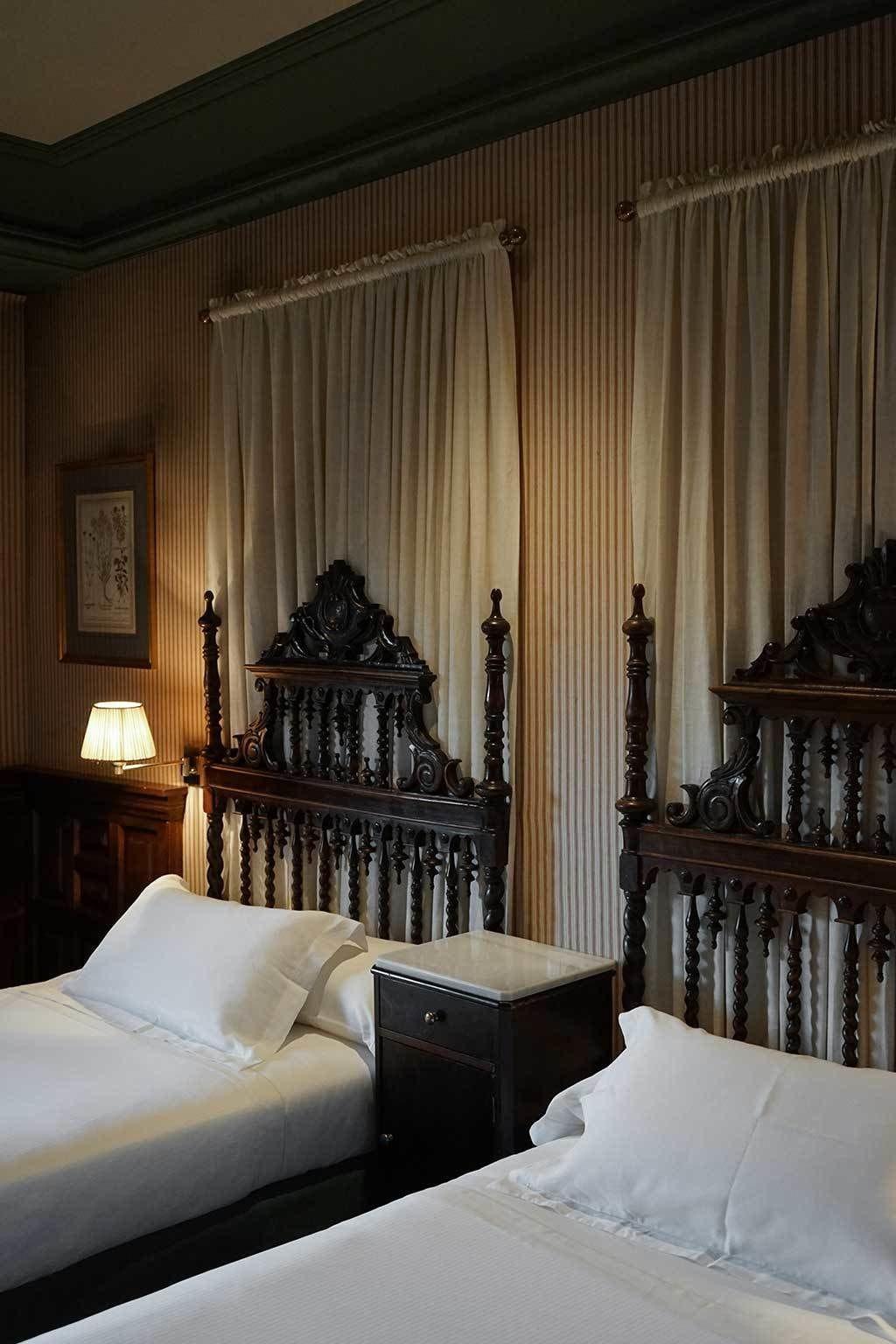 Отель Landa Бургос Экстерьер фото The bedroom of the Duke of Alba