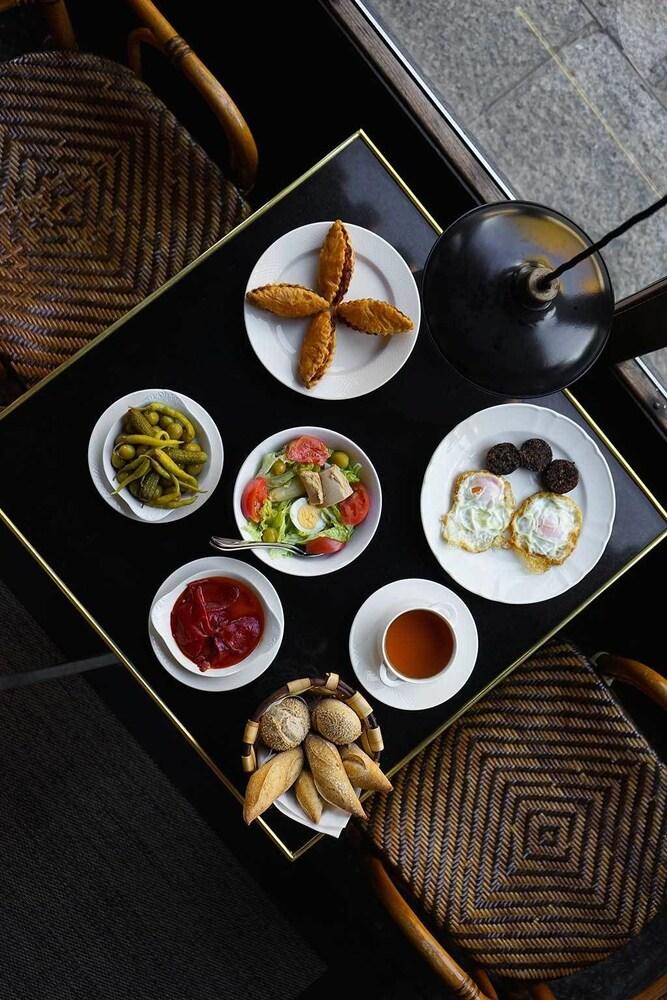 Отель Landa Бургос Экстерьер фото A traditional Turkish breakfast