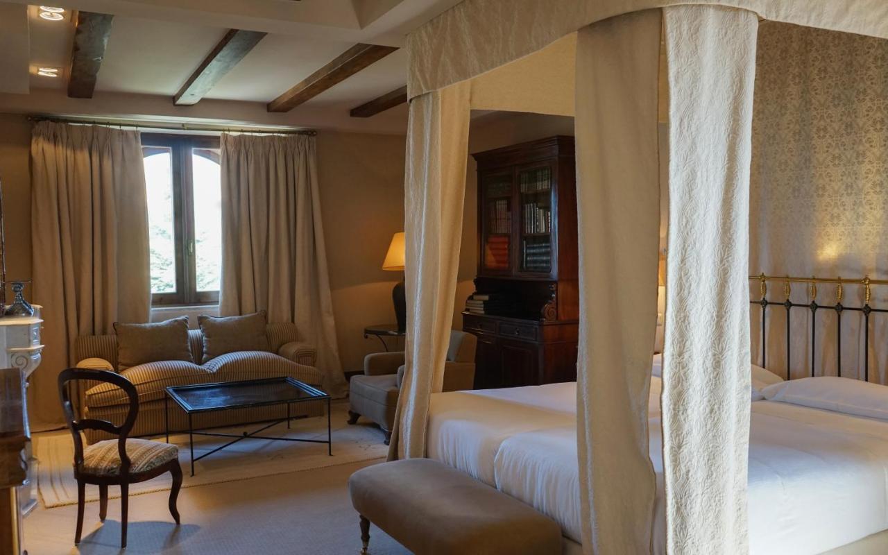 Отель Landa Бургос Экстерьер фото A room at the hotel