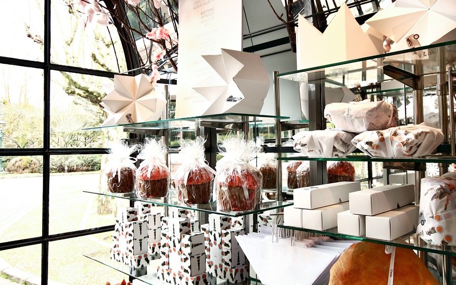 Отель Landa Бургос Экстерьер фото A display of chocolate truffles